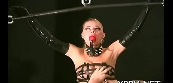  Delectable minx who knows how to satisfy her lover